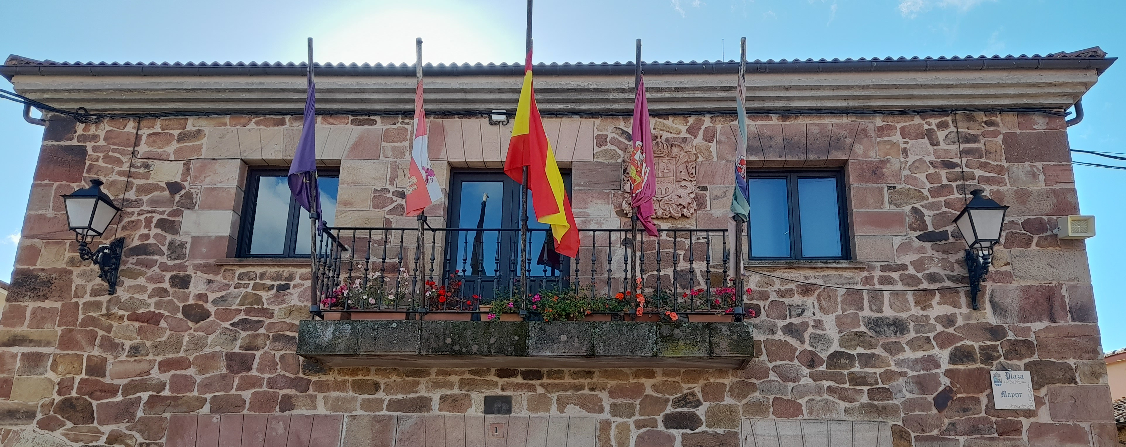 Fachada del Ayuntamiento de Villasur de Herreros